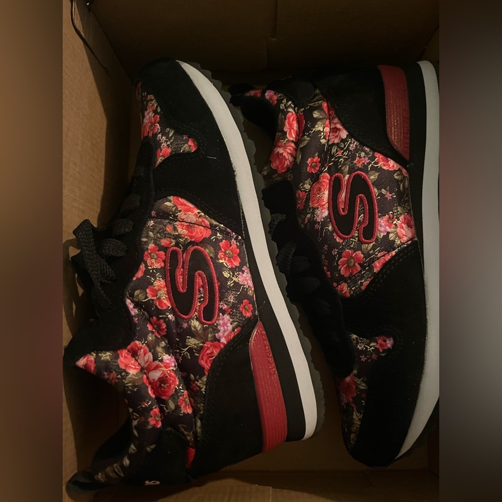 Sketcher’s Women’s Floral High Tops - Size 8 - NWOT